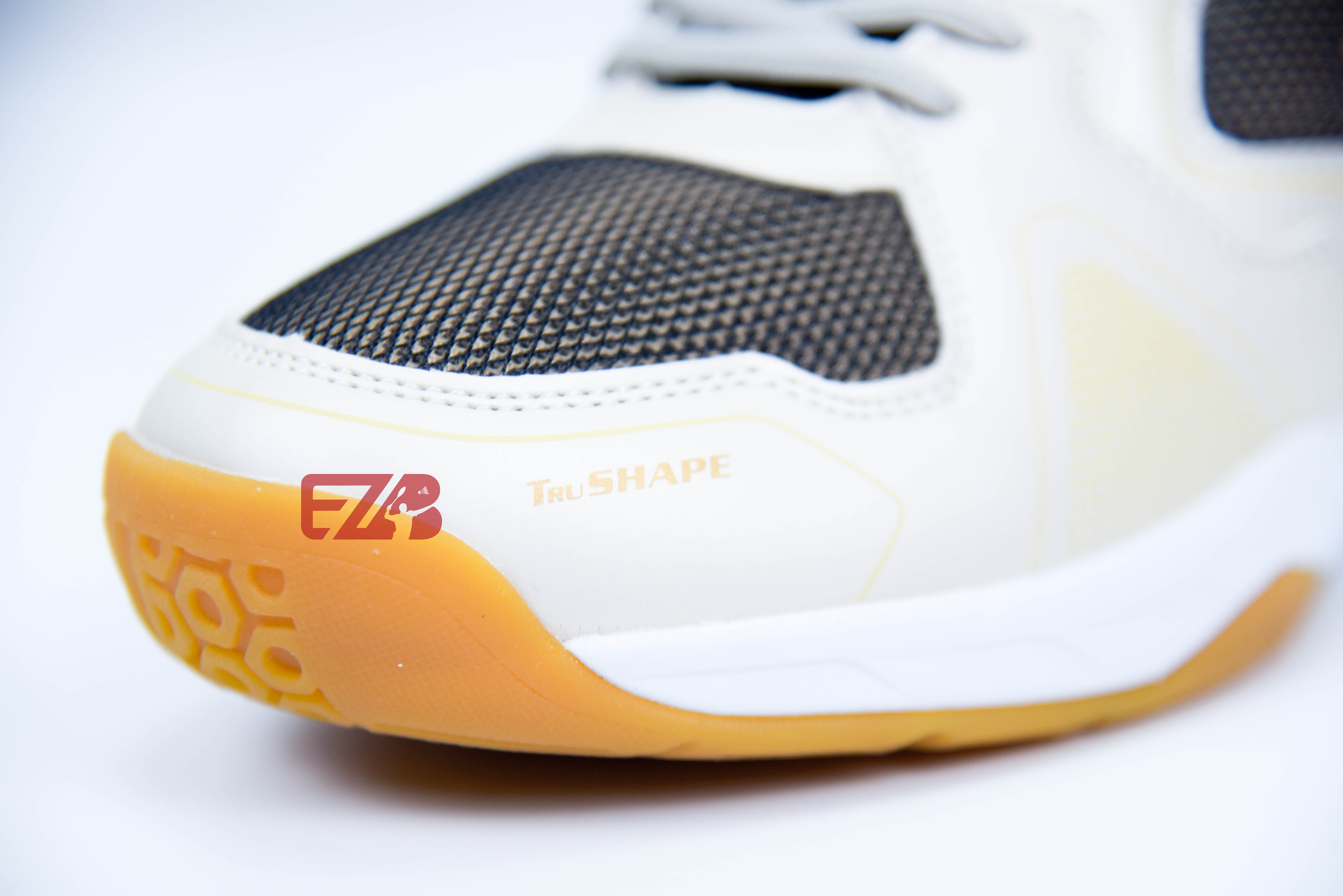 GIÀY CẦU LÔNG YONEX MACH-2 BEIGE/GOLD CHÍNH HÃNG 